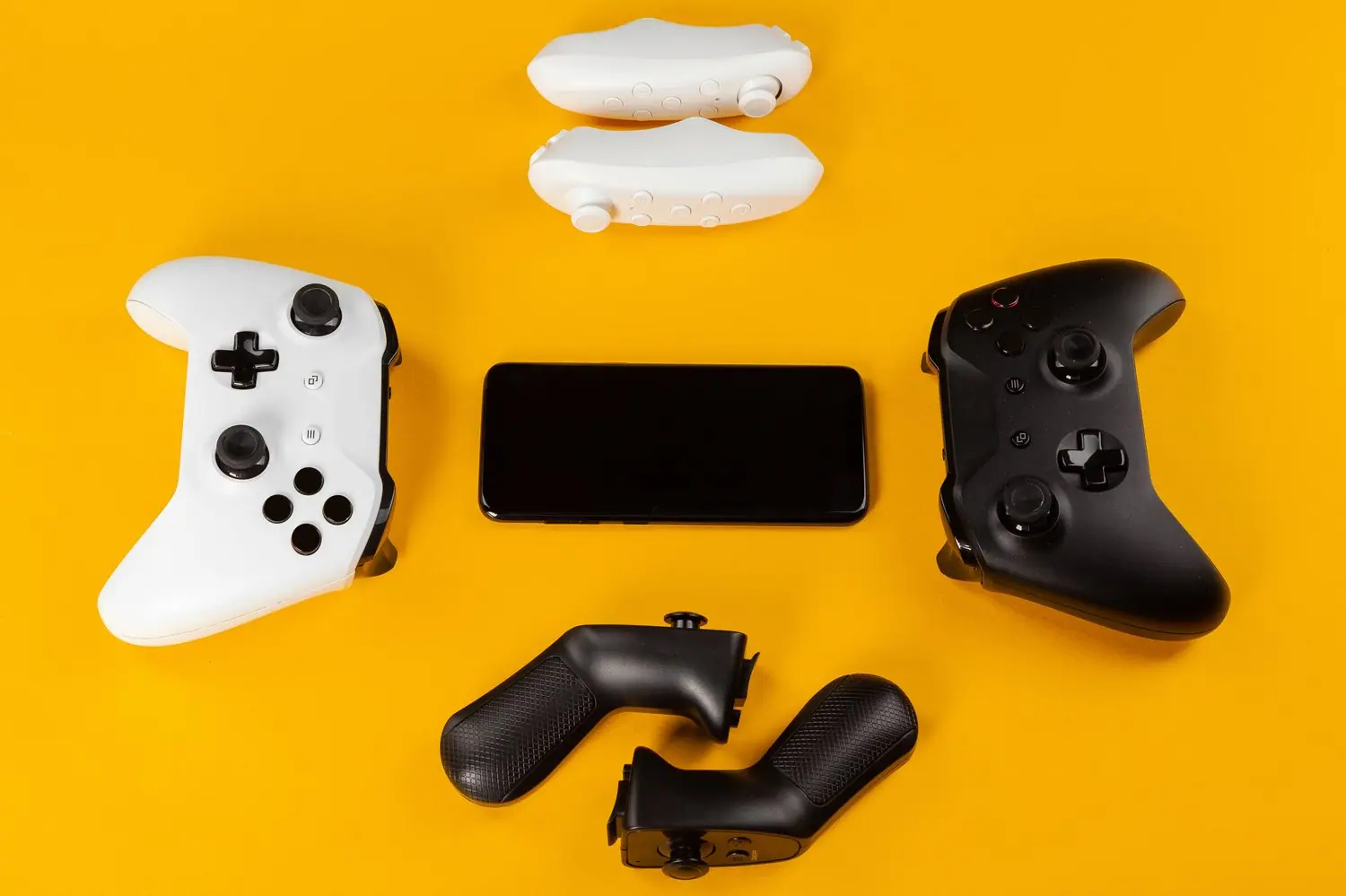 Akcesoria do mobile gamingu: pad czy dedykowany kontroler
