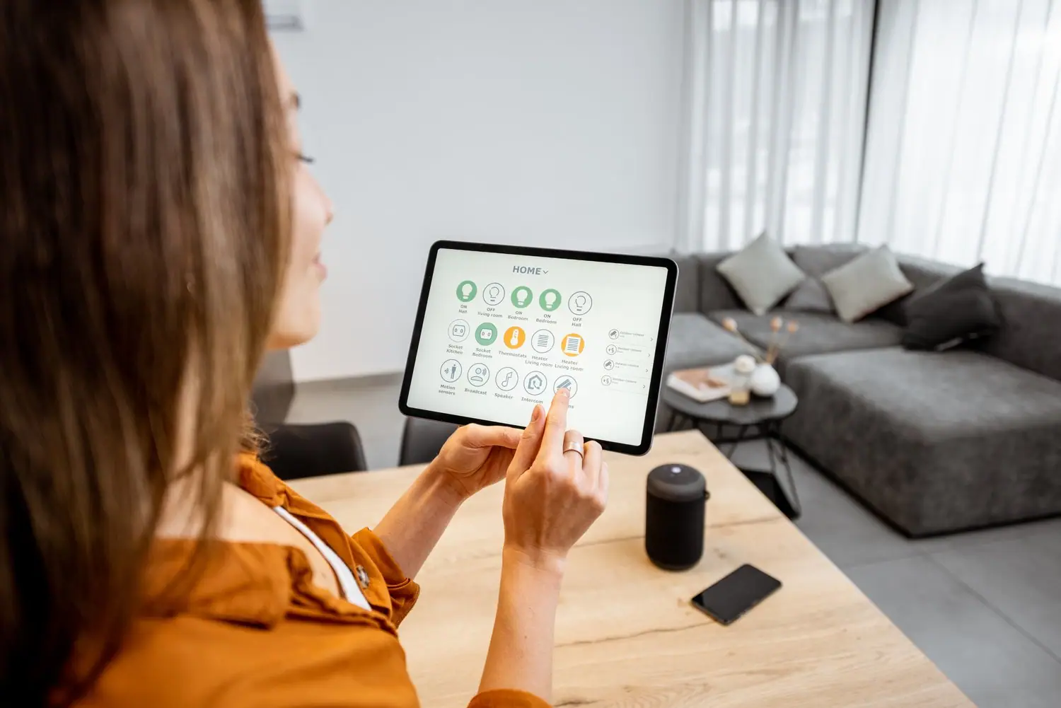 Aplikacje do zarządzania środowiskiem smart home: integracja systemów