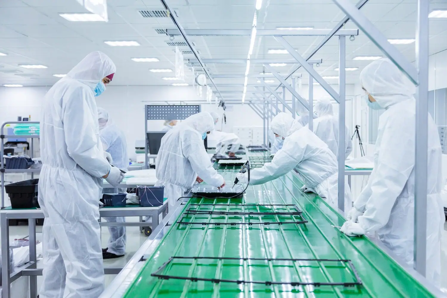 Technologie produkcji mikroczipów: innowacje i trendy