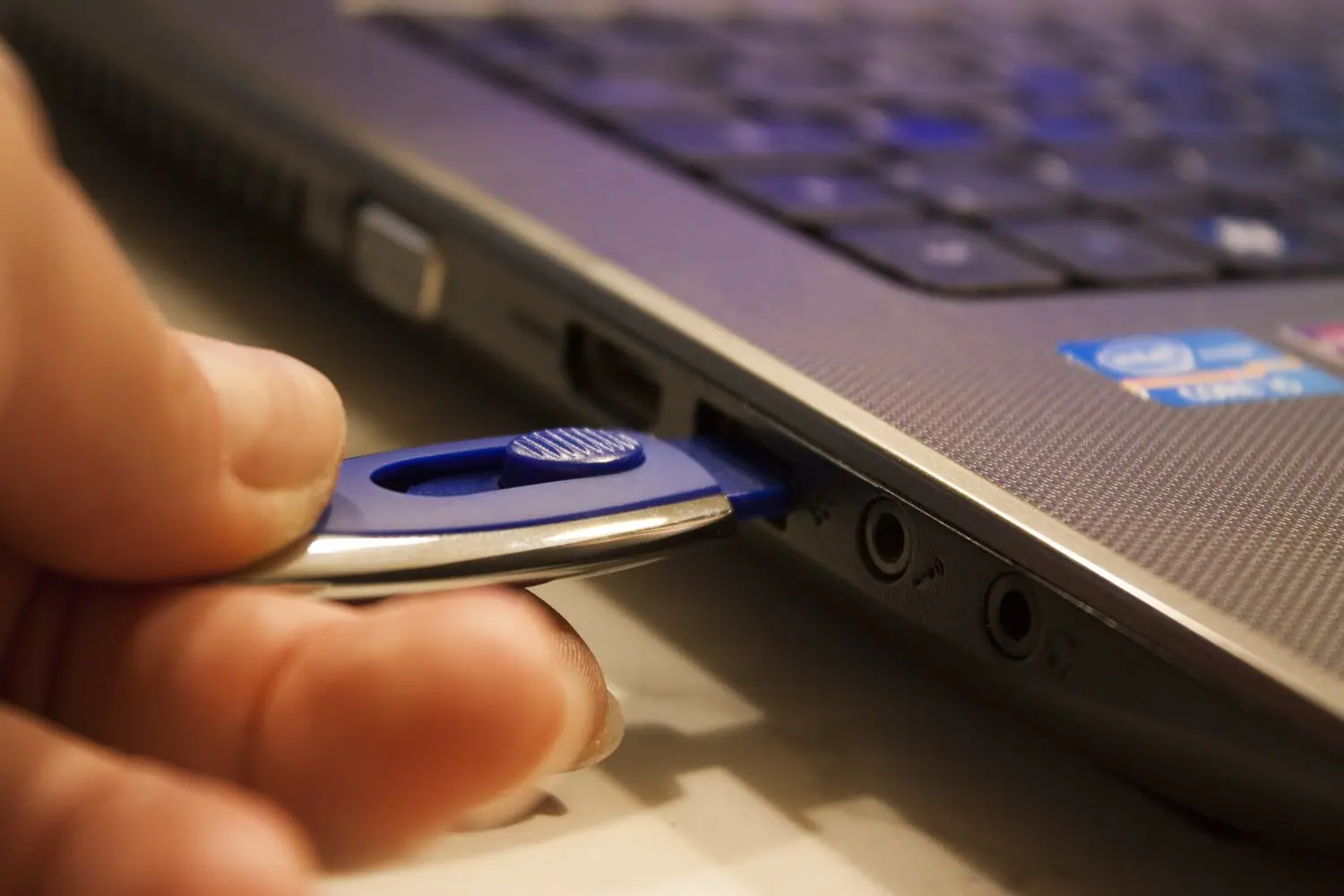 Aplikacje do tworzenia bootowalnego USB - instalacja systemu z pendrive
