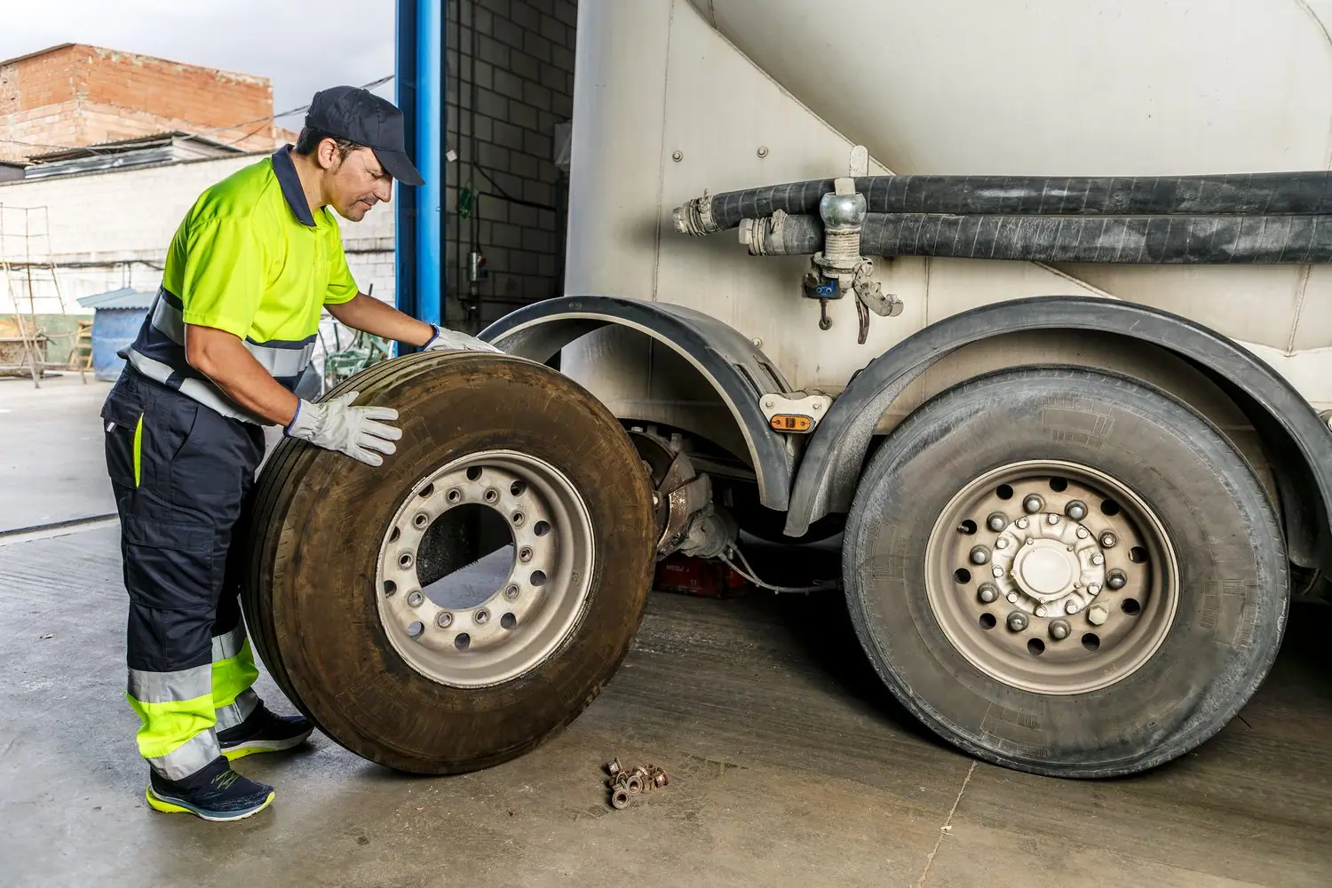 Jak zapewnić sprawność naczepy przez cały sezon transportowy