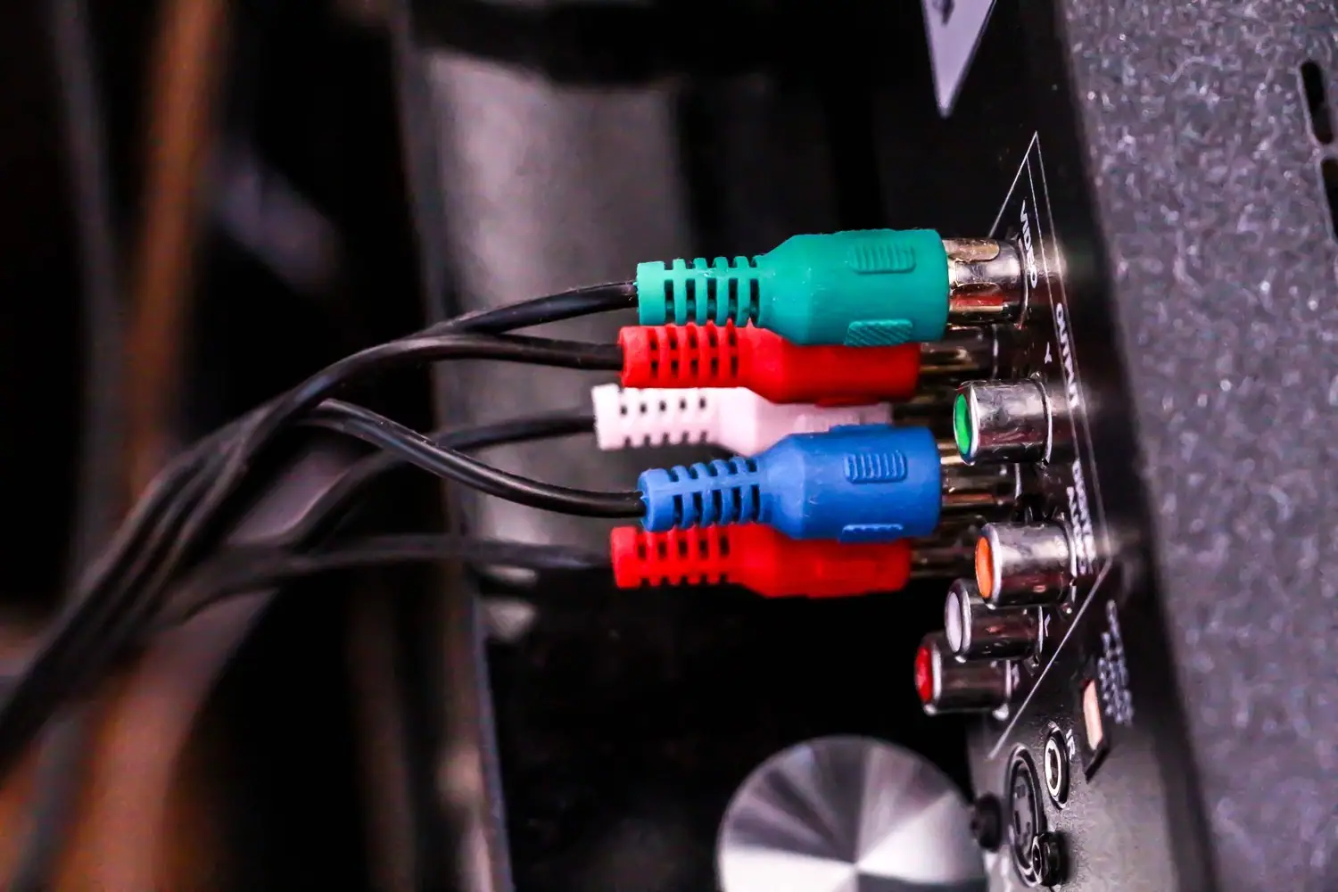 Jak podłączyć stare głośniki do nowoczesnego telewizora - adapter i konfiguracja